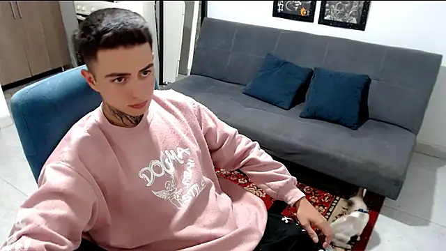 Snapshot of santii_ss chatting on December 22, 12:51 am santii ss online show from December 22, 12:51 am