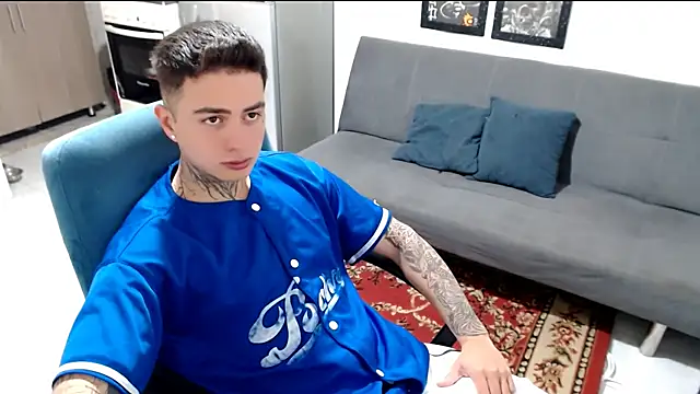 Snapshot of santii_ss chatting on January 6, 2:43 pm santii ss online show from January 6, 2:43 pm