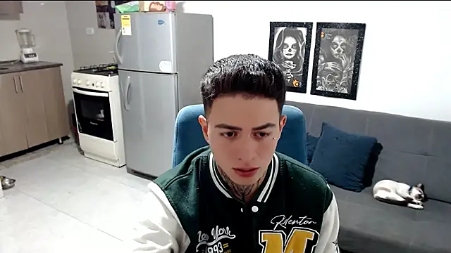 Snapshot of santii_ss chatting on January 7, 2:47 am santii ss online show from January 7, 2:47 am