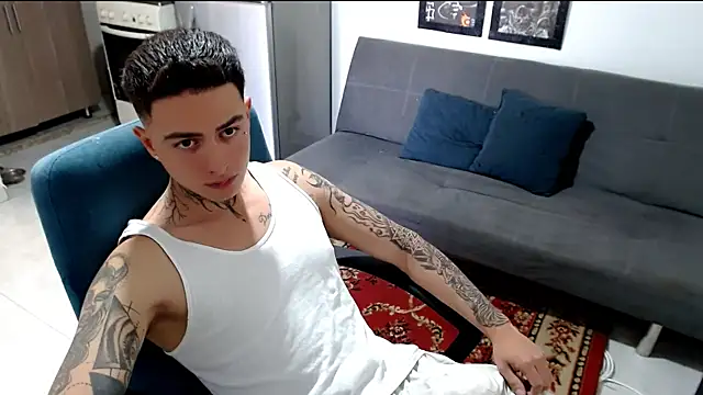 Snapshot of santii_ss chatting on January 9, 3:59 pm santii ss online show from January 9, 3:59 pm