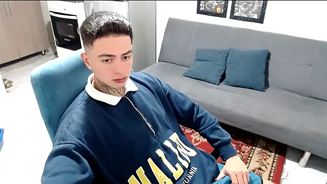 Snapshot of santii_ss chatting on January 10, 12:18 pm santii ss online show from January 10, 12:18 pm