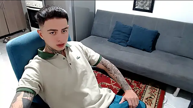 Snapshot of santii_ss chatting on January 12, 1:38 pm santii ss online show from January 12, 1:38 pm