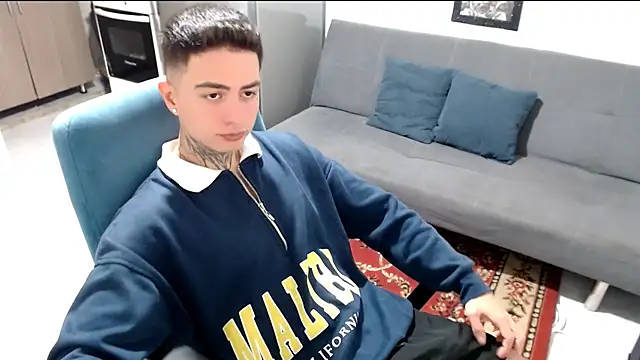 Snapshot of santii_ss chatting on January 13, 1:16 pm santii ss online show from January 13, 1:16 pm