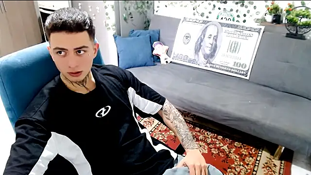 Snapshot of santii_ss chatting on February 12, 2:34 pm santii ss online show from February 12, 2:34 pm