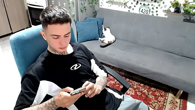 Snapshot of santii_ss chatting on February 13, 2:40 am santii ss online show from February 13, 2:40 am