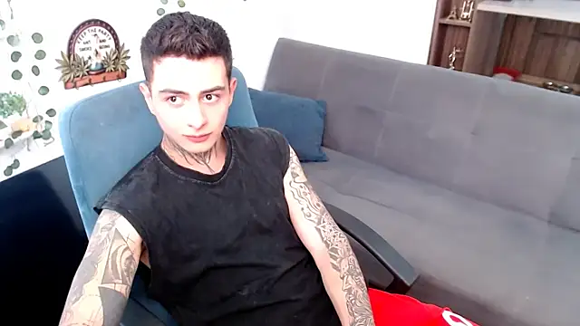 Snapshot of santii_ss chatting on March 9, 2:54 pm santii ss online show from March 9, 2:54 pm