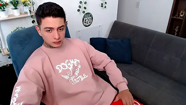 Snapshot of santii_ss chatting on March 11, 3:18 pm santii ss online show from March 11, 3:18 pm