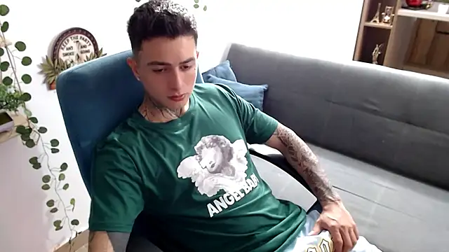 Snapshot of santii_ss chatting on March 20, 2:16 am santii ss online show from March 20, 2:16 am