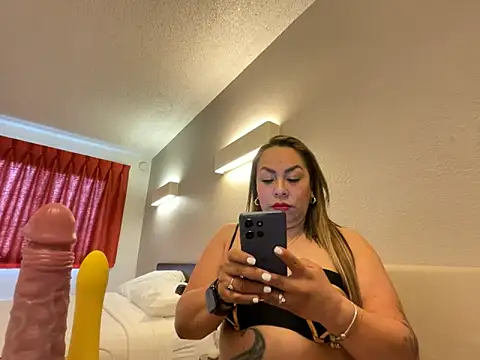 SamyHot2025 online show from March 13, 8:15 pm