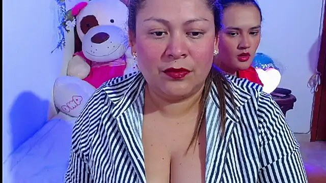 Snapshot of AngelsShow_ chatting on November 7, 6:41 pm AngelsShow online show from November 7, 6:41 pm
