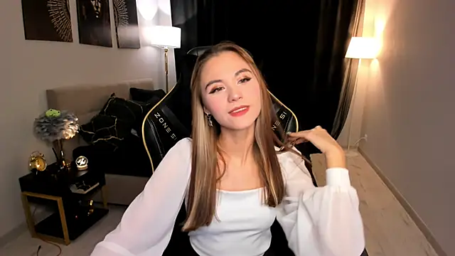 Snapshot of EllaCurtis chatting on February 3, 6:13 pm EllaCurtis online show from February 3, 6:13 pm