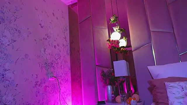 LucyLextonX online show from March 17, 8:01 pm