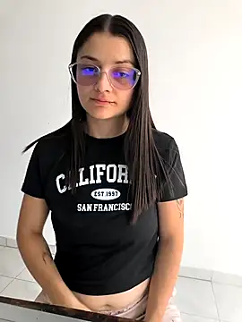 Coralinne   online show from March 31, 3:12 pm