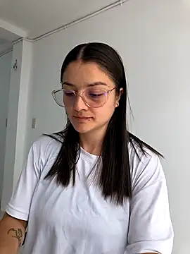 Coralinne   online show from April 4, 3:09 pm