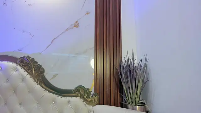 CoralieBronson online show from November 12, 8:30 pm