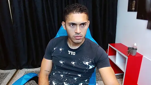 Snapshot of Derek_Storm_ chatting on December 22, 12:35 pm Derek Storm online show from December 22, 12:35 pm