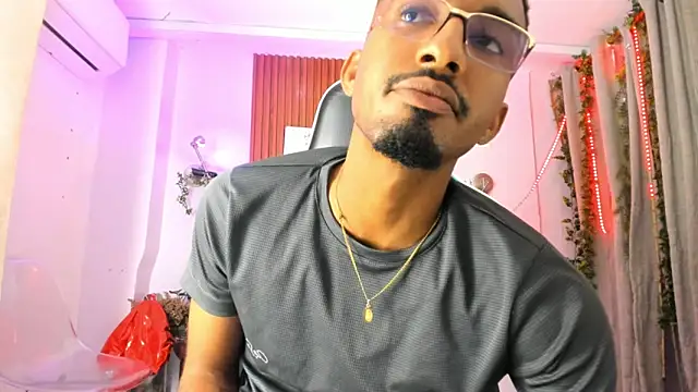 Snapshot of Darwin_mayo chatting on October 28, 5:26 pm Darwin mayo online show from October 28, 5:26 pm