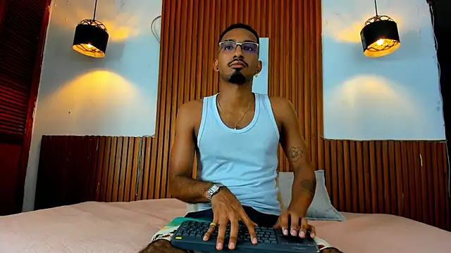 Snapshot of Darwin_mayo chatting on November 5, 5:35 pm Darwin mayo online show from November 5, 5:35 pm