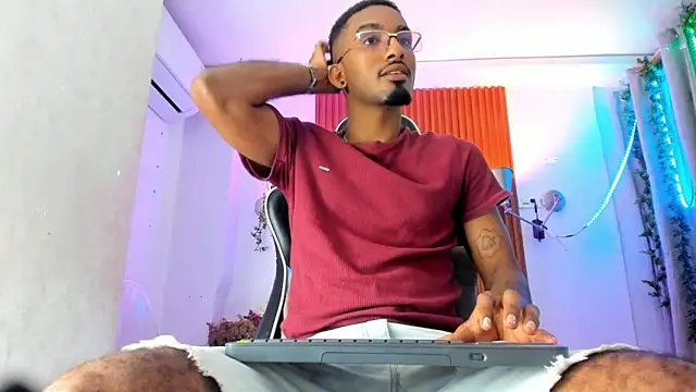 Snapshot of Darwin_mayo chatting on November 12, 5:24 pm Darwin mayo online show from November 12, 5:24 pm