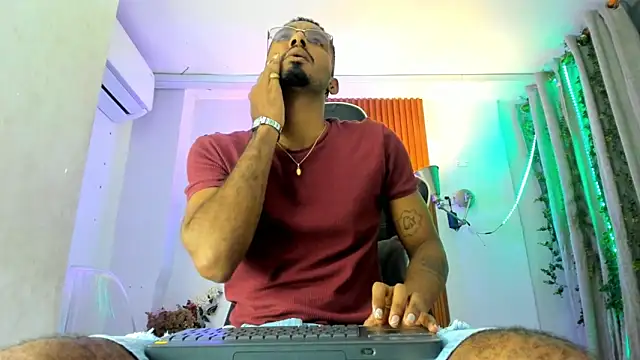 Snapshot of Darwin_mayo chatting on November 15, 5:31 pm Darwin mayo online show from November 15, 5:31 pm