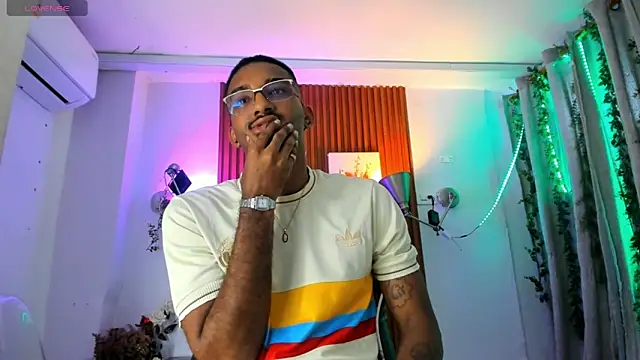 Snapshot of Darwin_mayo chatting on November 20, 5:56 pm Darwin mayo online show from November 20, 5:56 pm