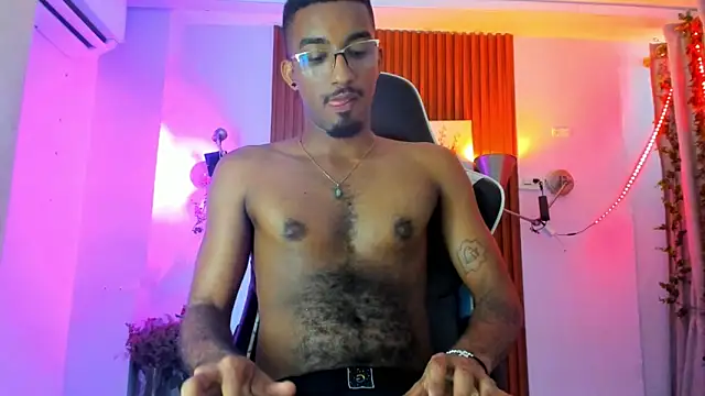 Snapshot of Darwin_mayo chatting on December 15, 11:25 am Darwin mayo online show from December 15, 11:25 am