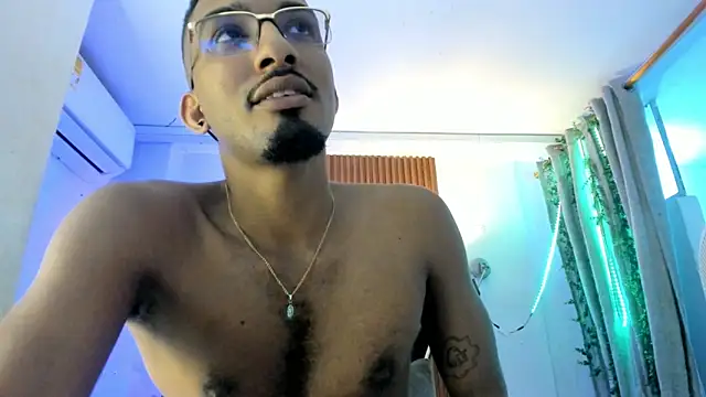 Snapshot of Darwin_mayo chatting on December 18, 5:52 pm Darwin mayo online show from December 18, 5:52 pm