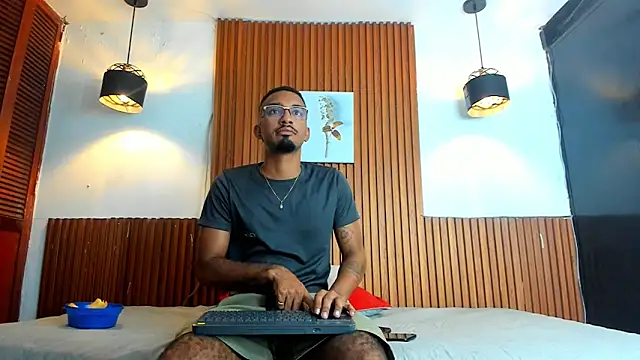 Snapshot of Darwin_mayo chatting on December 20, 11:28 am Darwin mayo online show from December 20, 11:28 am