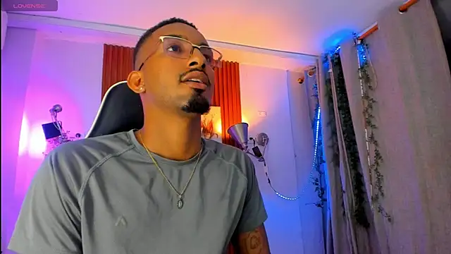 Snapshot of Darwin_mayo chatting on January 9, 5:37 pm Darwin mayo online show from January 9, 5:37 pm