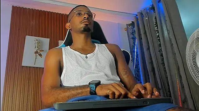 Snapshot of Darwin_mayo chatting on January 16, 5:50 pm Darwin mayo online show from January 16, 5:50 pm