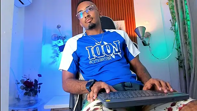 Snapshot of Darwin_mayo chatting on February 7, 6:22 pm Darwin mayo online show from February 7, 6:22 pm