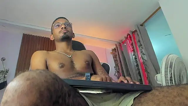 Snapshot of Darwin_mayo chatting on February 14, 5:32 pm Darwin mayo online show from February 14, 5:32 pm