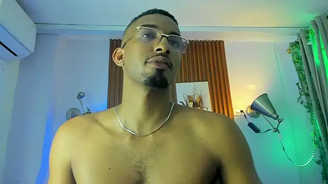 Snapshot of Darwin_mayo chatting on February 16, 5:20 pm Darwin mayo online show from February 16, 5:20 pm