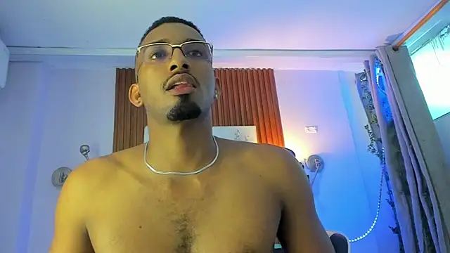 Snapshot of Darwin_mayo chatting on February 23, 5:32 pm Darwin mayo online show from February 23, 5:32 pm