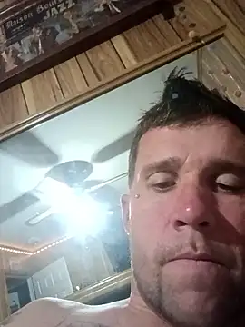 Snapshot of discrCs chatting on January 10, 7:32 am discrCs online show from January 10, 7:32 am