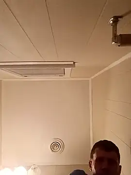 Snapshot of discrCs chatting on January 11, 1:21 am discrCs online show from January 11, 1:21 am