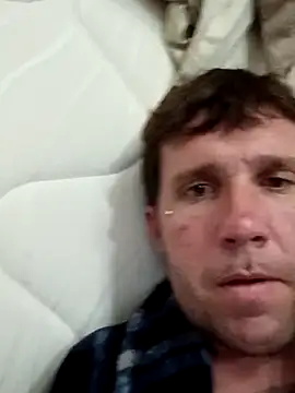 Snapshot of discrCs chatting on February 17, 7:16 am discrCs online show from February 17, 7:16 am