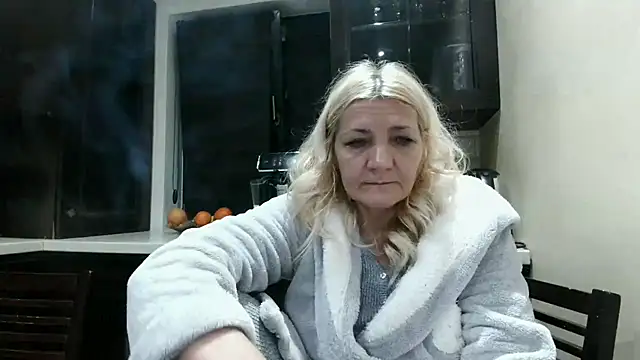 Snapshot of ButterflyBlondie chatting on February 3, 2:53 am ButterflyBlondie online show from February 3, 2:53 am