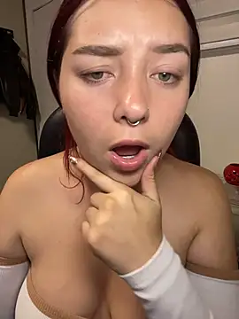Snapshot of Karen18_boobs chatting on June 27, 3:11 am Karen18 boobs online show from June 27, 3:11 am