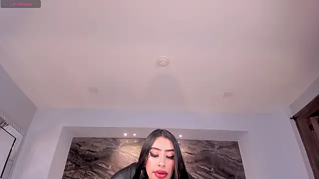 LeahLombardi  online show from March 25, 3:34 am