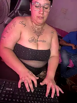 Snapshot of valen1891 chatting on December 16, 3:33 am valen1891 online show from December 16, 3:33 am