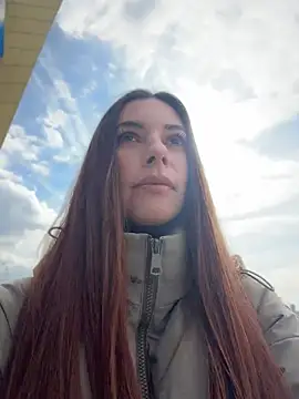 Amelie Crosby online show from May 31, 1:51 pm