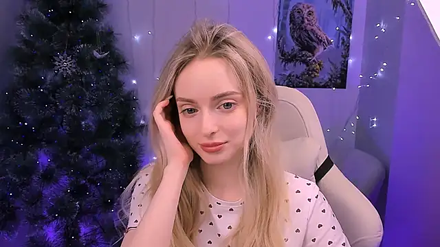 Snapshot of JuliaBrewwer chatting on January 14, 5:18 pm JuliaBrewwer online show from January 14, 5:18 pm