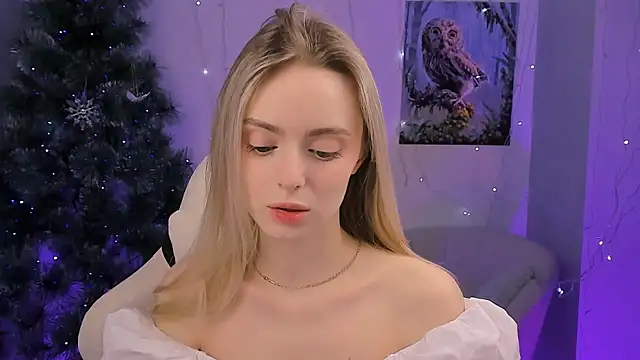 Snapshot of JuliaBrewwer chatting on February 9, 1:37 pm JuliaBrewwer online show from February 9, 1:37 pm