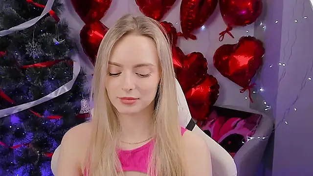 Snapshot of JuliaBrewwer chatting on February 16, 2:57 pm JuliaBrewwer online show from February 16, 2:57 pm