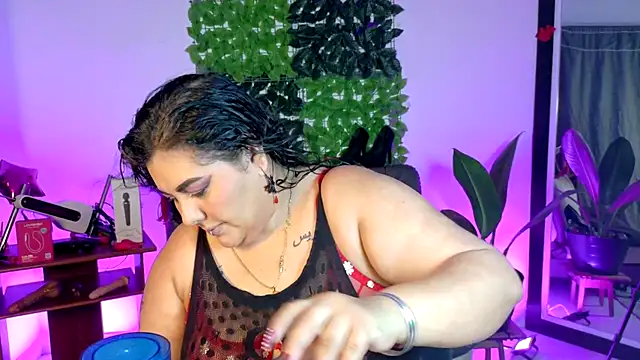 AndreaKinky online show from June 2, 8:05 am