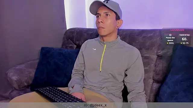 j deex online show from November 21, 4:49 pm