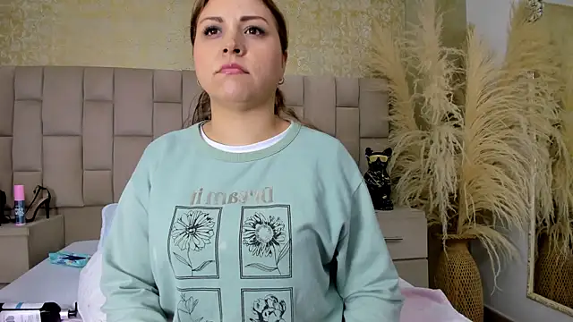 Snapshot of cloesummerr_ chatting on December 14, 12:10 pm cloesummerr online show from December 14, 12:10 pm