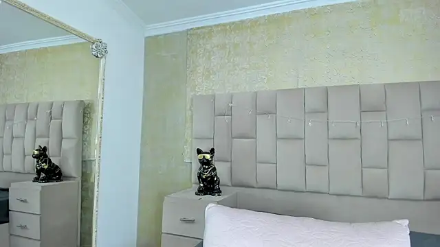 Snapshot of cloesummerr_ chatting on December 21, 12:34 pm cloesummerr online show from December 21, 12:34 pm