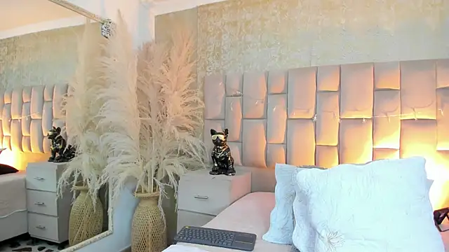 Snapshot of cloesummerr_ chatting on December 22, 12:35 pm cloesummerr online show from December 22, 12:35 pm